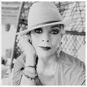 Meet your Posher, Veronica